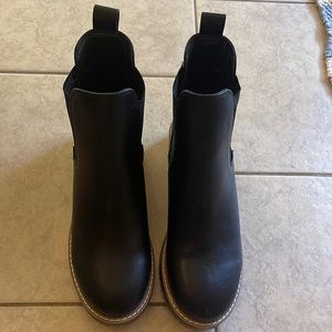 Kensie Black Chelsea Boots. Never worn!